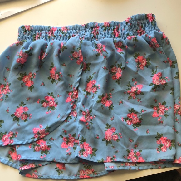 Could fit up to a medium but are an xs - Picture 1 of 1